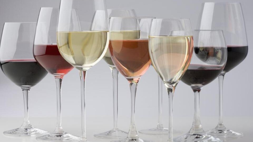 A glass of wine affects the taste of wine